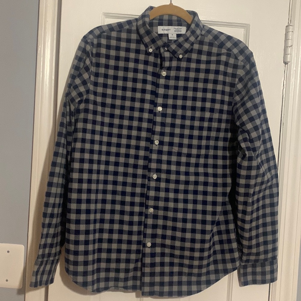 Men’s medium Old Navy button down shirt. This is NWOT, can be casual or dressy